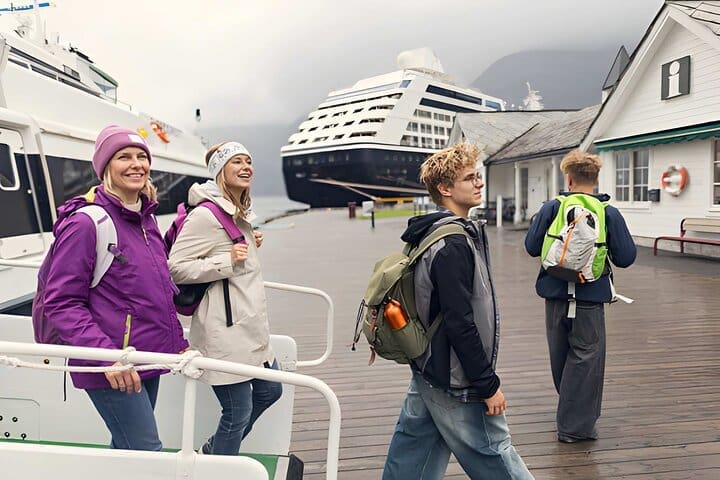Keflavik Area Hotels and Reykjavik Cruise Port: Private Transfer