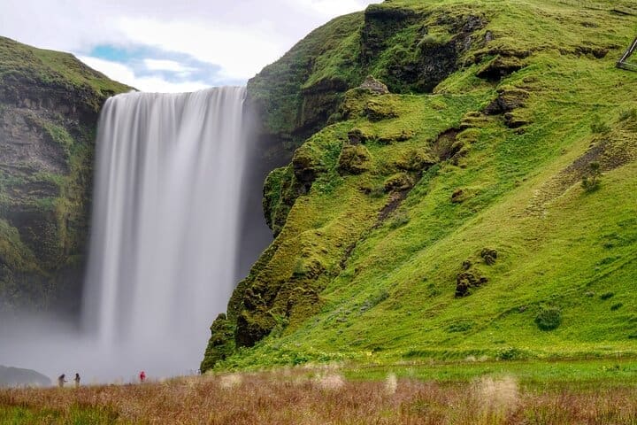 Tour de verano de 2 días a la costa sur de Islandia con caminata por el glaciar