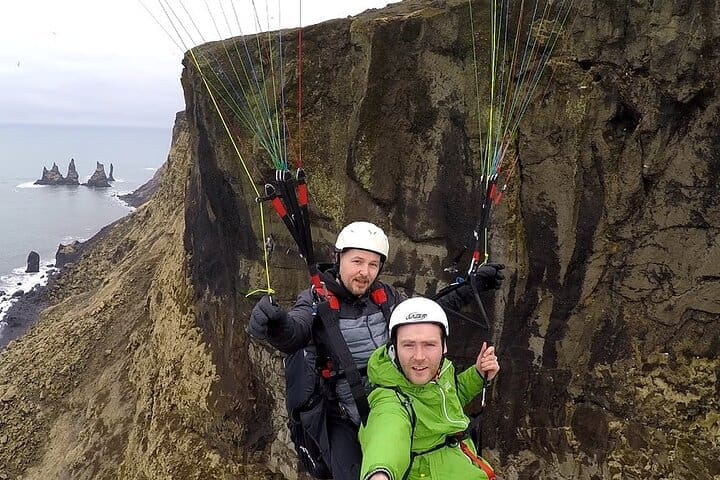 Excursión de un día en parapente y cataratas de la costa sur desde Reikiavik