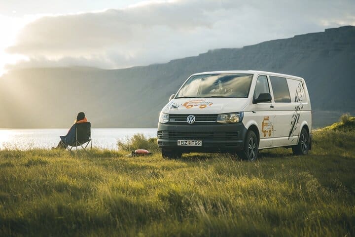 Tour de 6 días sin conductor con recogida – Golden Circle & Waterfalls -4×4 Campervan