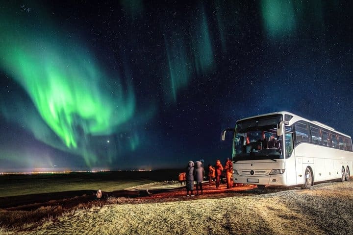 Reykjavik : Tour Aurora Hunt Bus con cacao caliente