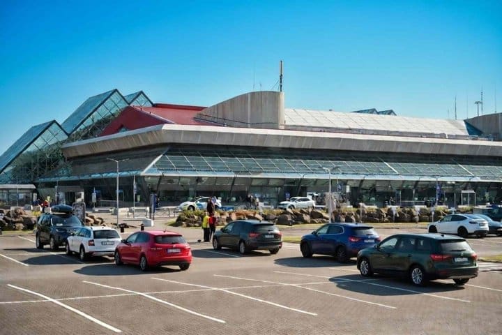 Traslado privado de ida y vuelta desde o hacia Reikiavik